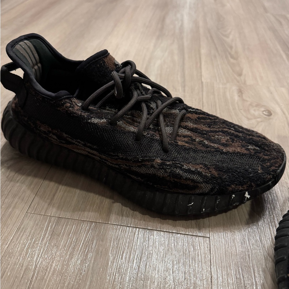 Men’s Yeezys - Picture 2 of 7